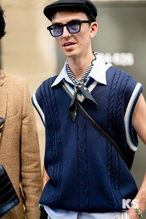 For 2024, one of the newest trends is the eclectic grandpa aesthetic. This style embraces comfort and nostalgia, taking inspiration from the timeless pieces in our grandparents’ wardrobes. To master this look, start with staple items like sweater vests, oversized cardigans, and pleated trousers. Don't be afraid to mix and match patterns and textures. Finish off with retro sneakers or classic loafers, especially with socks. And save this pin for your styling inspiration. Knitted Vest Outfit, Vest Street Style, Grandpa Aesthetic, Geek Chic Outfits, Fashion Week Spring 2023, Vest Outfits Men, New York Fashion Week Men, Nerd Chic, Nyc Street Style