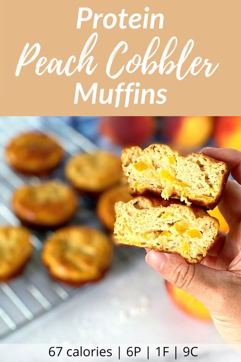 The peaches give these Peach Cobbler Protein Muffins so much moisture. Each muffin is only 67 calories with 6g of protein. I used fresh peaches in this recipe, but canned would also work just as well. #proteinmuffins #healthydessert #proteinpowderrecipes Protein Peach Cobbler, High Protein Muffins No Protein Powder, Peach Protein Muffins, Tone It Up Protein Muffins, Protein Powder Muffins, Anabolic Diet, Just Peachy Peach Muffins, Low Fat Dinner Recipes, Macros Recipes