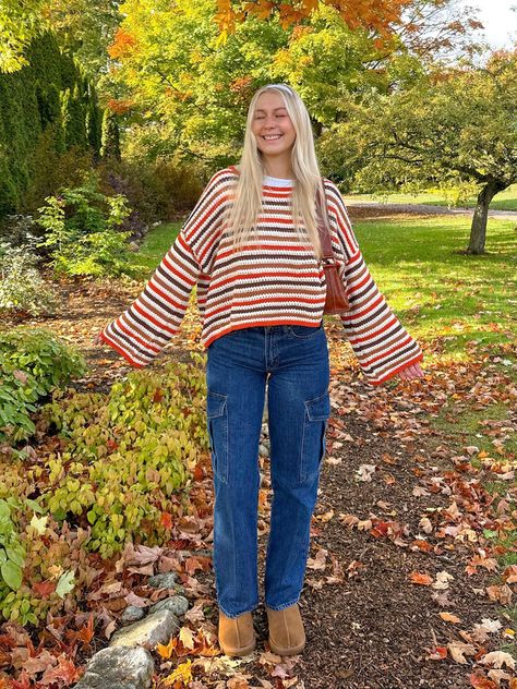 Fall Pumpkin Patch Aesthetic, Wide Neck Sweater Outfit, Pumpkin Sweater Outfits, Winter Sweater Crochet, Fall Crochet Clothes Ideas, Crochet Sweater Stripes, Pumpkin Patch Outfit Aesthetic, Cute Fall Fits Aesthetic, Fall Crochet Clothes