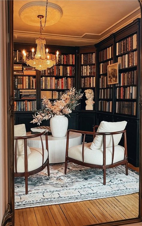 Vintage Room Ideas, Casa Country, Home Library Design, Home Libraries, Vintage Room, Home Library, House Inspo, Dream Home Design, 인테리어 디자인