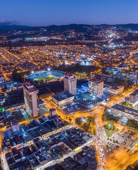 elPeriódico Guatemala on Instagram: “#Repost @vuelotenango ・・・ Justo donde empieza la Zona 1, el Centro Cívico agrupa edificios importantes de la ciudad, íconos de la cultura…” Guatemala Wallpaper Iphone, Guatemala Wallpaper, Things To Do In Guatemala City, Guatemala Culture, Guatemala City, Eternal Sunshine, Instagram Repost, Real Madrid, Guatemala