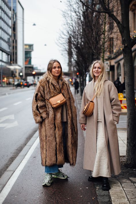 Stockholm Street Style Winter, Finland Street Style, Stockholm Street Style 2023, 2023 Street Style Winter, Denmark Winter Outfits, Scandinavian Street Style Winter, Swedish Winter Outfits, East Coast Winter Outfits, Stockholm Winter Outfit