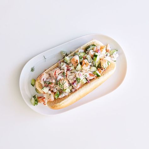 Enjoy a tasty and delicious meal with your loved ones. Learn how to make Shrimp salad sandwich with cucumber & dill & see the Smartpoints value of this great recipe. Weight Watchers Shrimp, Shrimp Salad Sandwich, Dill Recipes, Cucumber Dill, Salad Recipes For Dinner, Shrimp Salad, Salad Sandwich, How To Cook Shrimp, Ww Recipes