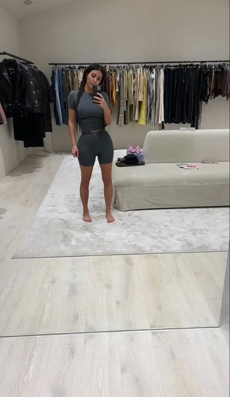 Kardashian Closet, Kim Kardashian Closet, Kim Kardashian House, Kim Kardshian, Kylie Kardashian, Kim House, Kardashian Fashion, Kardashian Home, Kim Kardashian Outfits