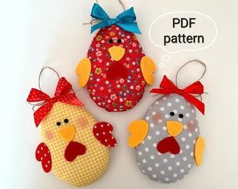 BennyStyleDecor - Etsy Bulgaria Easter Chicken, Chicken Crafts, Chicken Pattern, Apron Pattern, Vintage Apron, Easter Chick, Applique Quilting, Chicken Diy, Small Sewing Projects