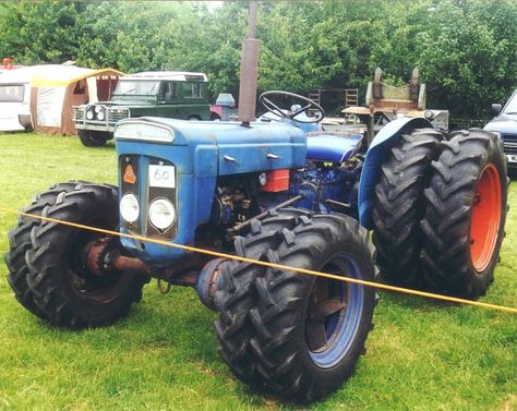 Fordson Super Dexta Roadless Four Wheel Drive Tractor Fordson Dexta, Ford County, Tractor Barn, Big Tractors, Lawn Mower Tractor, Small Tractors, New Tractor, Classic Tractor, Tractor Pulling