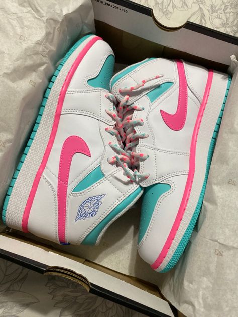 Cute Jordans, Air Jordan 1 Mid Gs, Pink Nike Shoes, Trendy Shoes Sneakers, Nike Shoes Girls, Preppy Shoes, Pretty Shoes Sneakers, Jordan Shoes Retro, All Nike Shoes