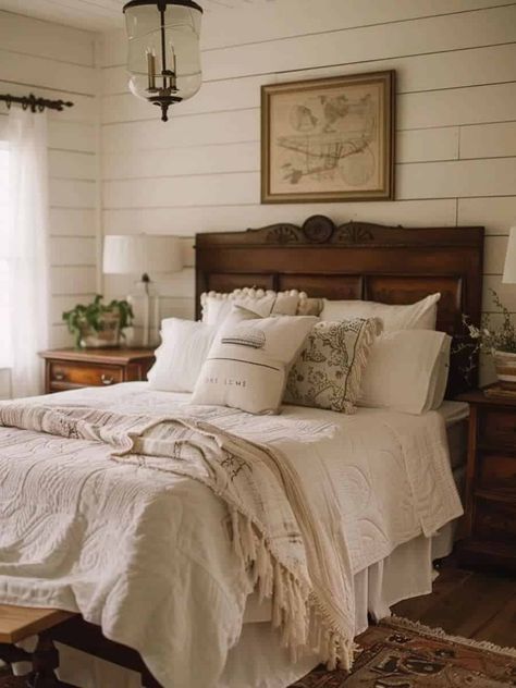 Over 50 Vintage Farmhouse Bedroom Designs to Love Vintage Farmhouse Bedroom, Farmhouse Bedrooms, Farmhouse Bedroom Ideas, Inviting Bedroom, French Country Bedrooms, Bedrooms Decor, Cottage Bedroom, Country Bedroom, Farmhouse Bedroom Decor