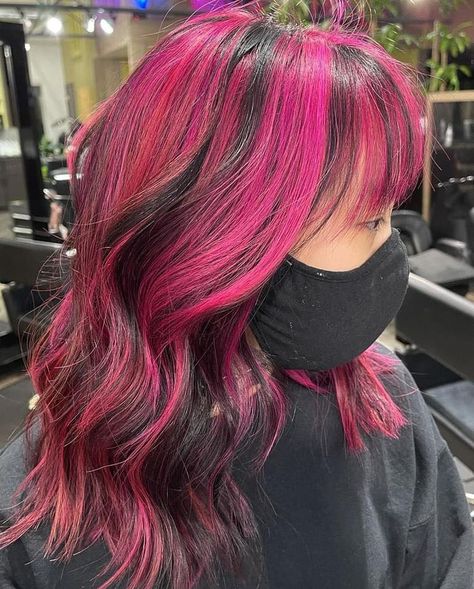 Dracula Hair, Pink Hair Streaks, Pink Hair Highlights, Best Hair Dye, Pink Hair Dye, Cute Hair Colors, Dark Hair With Highlights, Dyed Hair Inspiration, Birthday Hair