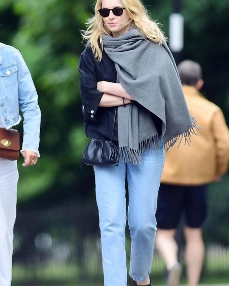 Primrose Hill, Family Look, Jodie Comer, June 19, Winter Scarf, Everyday Look, Father's Day, Bell Sleeve Top, Ruffle Blouse