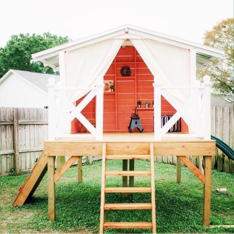 some of our favorite, super inspiring reader versions of the handmade hideaway. Eye candy galore. Treeless Treehouse, Treehouse Ladder, Bedroom Playhouse, Small Treehouse, Treehouse Design Architecture, Indoor Treehouse, Diy Bridge, Rustic Treehouse, Treehouse Interior