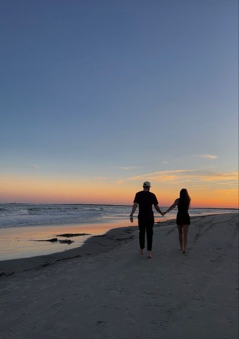 Vacations With Boyfriend, Beach And Boyfriend, Beach Pic With Boyfriend, Beach Relationship Goals, Beach Instagram Pictures Couple, Beach Photo With Boyfriend, Couple Pic Beach, Vision Board Photos 2025 Relationship, Vacay Pics Ideas Couple