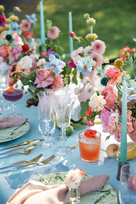 Bright Color Tablescape, Wedding Table Colorful, Garden Party Wedding Tablescape, Patterned Table Cloth Wedding, Colorful Tablescapes Wedding, Unique Wedding Ideas Creative Decor, Bright Wedding Table, Garden Party Tablescapes, Lover Themed Wedding