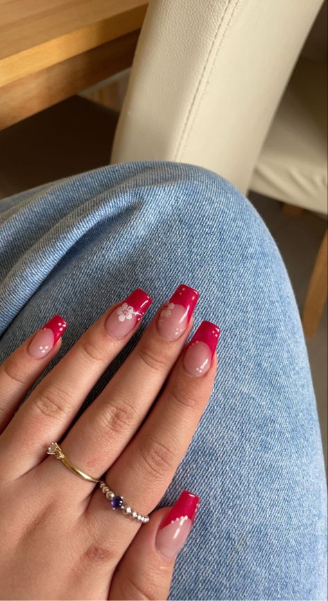 #nails #flowers #flowernaildesigns #red #rings #nailideas Red Tip Nails With Flowers, Red Flower French Tip Nails, Red French Tip Summer Nails, Red Nails Acrylic Summer, Red French Tip With Flowers, Red French Tip With Design, Nail Designs Red And Pink, Red Grad Nails, Red Nails With Flower Design