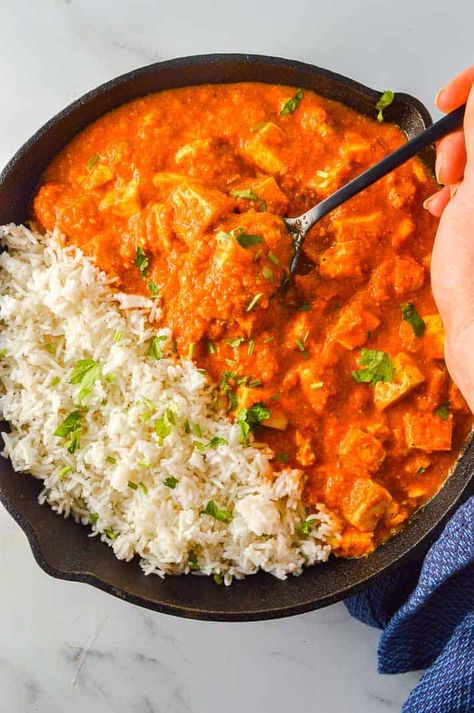 This easy vegan tofu curry recipe is full of Indian flavors and spices, tempered with creamy coconut milk. It's like a delicious healthy vegan low-calorie one-pot no-fry no-press version of butter paneer! Just blend up the sauce ingredients, poach the tofu in it, add the coconut milk and reduce for 20 minutes. Add it to your curry recipes collection now! Curry Tofu Recipes, Tofu Indian Recipes, Easy Tofu Curry, Indian Tofu, Tofu Coconut Curry, Vegetarian Recipes Tofu, Curry Tofu, Vegan Tikka Masala, Butter Paneer