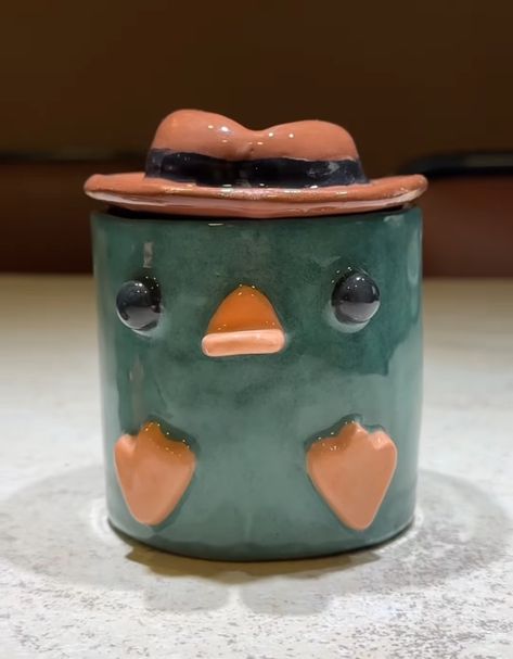 Functional Pinch Pot, Ceramic Art Pinch Pots, Cool Things To Make In Ceramics, Slab Cup Ideas, Animal Pottery Mugs, Hollow Form Ceramics, Face Jugs Pottery Cute, Ceramics Coil Pot, Quick Ceramic Projects