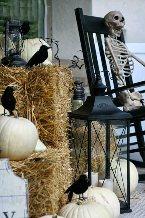 Diy Halloween Porch, Porche Halloween, Halloween Front Porch Decor, The Creeper, Halloween Zombie, Halloween Porch Decorations, Halloween Front Porch, Porch Decorations, Halloween Yard Decorations