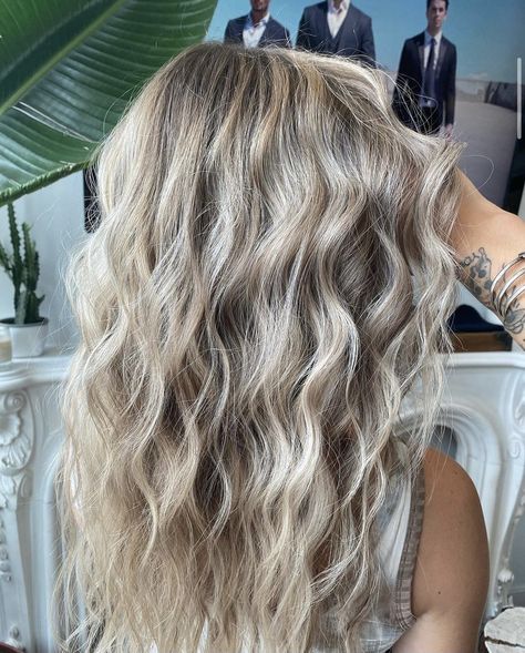 Messy Beachy Waves, Lose Beach Waves Hair, Full Blonde Balayage, Beach Wave Hairstyles, Beach Waves Long Hair, Blonde Beach Waves, Digital Lookbook, Full Blonde, Beach Waves Hair