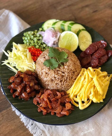 #thaifood🇹🇭 Food Flatlay, Authentic Thai Food, Thai Salads, Thailand Food, Office Lunch, Health Breakfast, Food Journal, Light Cream, Review Produk