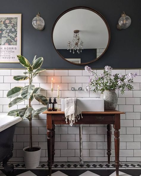 Bathroom • Instagram Bold Bathroom, Cottage Bathroom, Interior Renovation, Upstairs Bathrooms, Antique Interior, Budget Bathroom, Dark Interiors, Green Bathroom, Green Decor