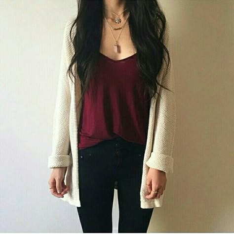 Black pants/leggings, paired with a nice camisole blouse, and a cozy knit cardigan. Wear with boots or flats. Burgundy Outfit, High Waisted Black Jeans, Cardigan Outfits, White Cardigan, Ladies Dress Design, Mode Inspiration, Looks Vintage, Spring Summer Outfits, Amelie