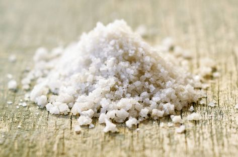 Coarse Salt Versus Table Salt - Which Salt Is Best? Coarse Salt, Bbq Rub, Table Salt, Pepper Mill, Large Crystals, Kosher Salt, Cooking And Baking, How To Use, Condiments