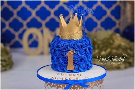 Prince Theme Cake First Birthdays, Prince First Birthday Cake, Royal Birthday Party Boy, Prince Cake Ideas, Prince Mickey Mouse 1st Birthday, Prince Cake Smash, Prince Theme Cake, Royal Birthday Cake, Royal Prince Cake