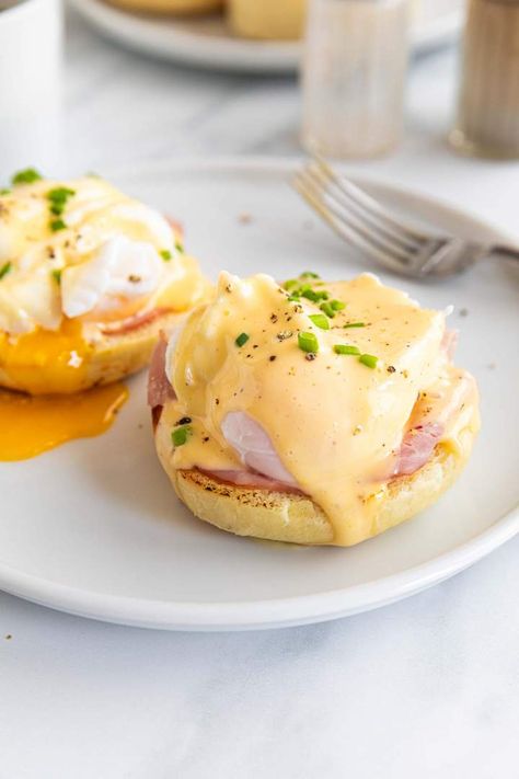 The Best Eggs Benedict is a simple, yet fancy breakfast recipe that you will love. Poached eggs with easy homemade hollandaise sauce, ham, and English muffin. Learn how to make the best eggs Benedict for 2 following this straightforward recipe and recipe video. #eggsbenedict #breakfastrecipe #breakfastideas #breakfastdate #breakfastfortwo Best Eggs Benedict, The Best Eggs, Best Eggs, Egg Benedict, Fancy Breakfast, Eggs Breakfast, Bawang Bombay, Egg Recipes For Breakfast, Hollandaise Sauce