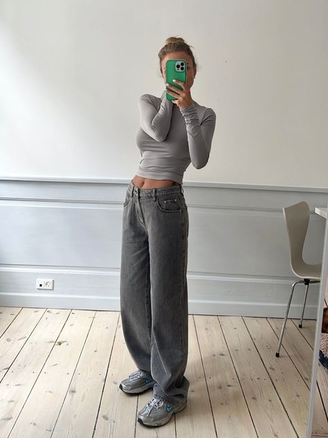 Mille jeans - grå - L Grey Jeans Outfit, Low Waisted Jeans, Fitting Jeans, Skandinavian Fashion, Outfit Jeans, Loose Fit Jeans, Grey Outfit, Stockholm Fashion, Mode Inspo