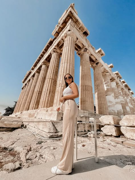 Athens pic ideia and preset edition. Creamy edition. Pose athens pin. Acropolis picture. Pose Acropolis. Acropolis Instagram Pictures, Acropolis Photoshoot, Acropolis Picture Ideas, Athens Outfit Ideas Summer, Acropolis Photo Ideas, Athens Greece Picture Ideas, Athens Instagram Pictures, Greece Pose Ideas, Athens Greece Instagram Pictures