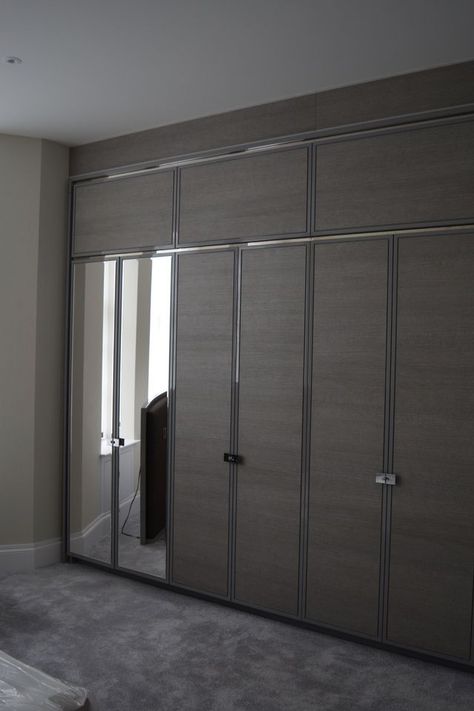 Veneer Wardrobe Design, Wardrobe Laminate Design, Sliding Door Wardrobe Designs, Wall Wardrobe Design, Wardrobe Design Modern, Bedroom Built In Wardrobe, Modern Cupboard, Modern Cupboard Design, Wardrobe Door Designs