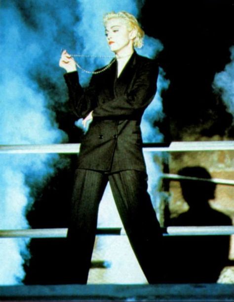 M Madonna Express Yourself, Madonna Outfits, Madonna Like A Prayer, Bi Fashion, Madonna True Blue, Madonna Concert, Madonna 90s, Madonna Fashion, Madonna Looks