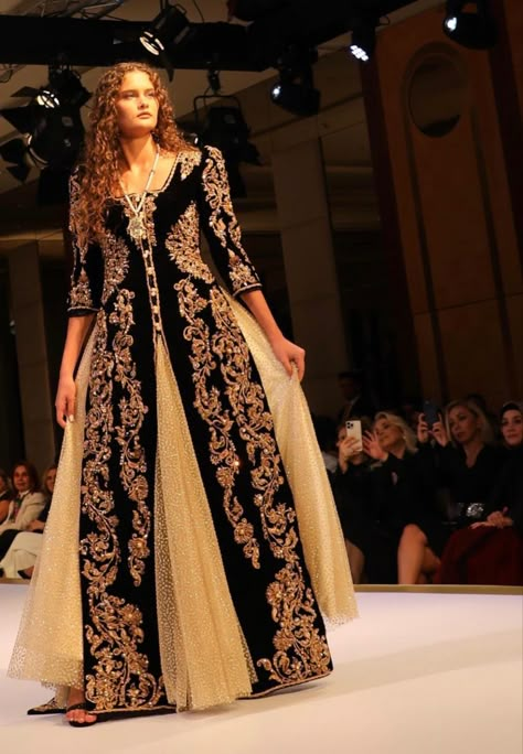 Algerian traditional dress Black Velvet Coat, Algerian Clothing, Fancy Dresses Long, Velvet Coat, Black Gown, Traditional Dress, Fancy Dresses, Traditional Dresses, Diy Fashion