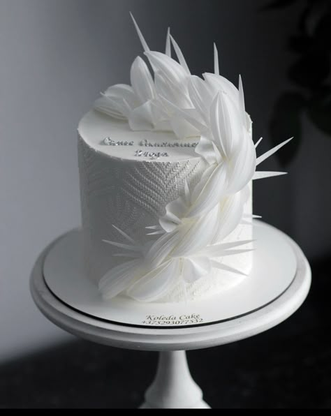 Wafer Paper Cake, Cake With Flowers, Small Wedding Cakes, Modern Cakes, Dream Wedding Cake, Cake Blog, Simple Wedding Cake, Cake Trends, Modern Wedding Cake