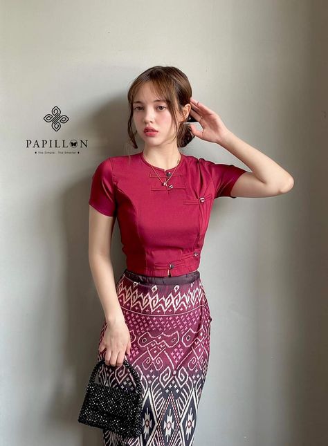 Myanmar Fashion Design, Myanmar Traditional Dress Woman, Myanmar Clothes Traditional Dresses, Burmese Dress Design, Lace Top Design, Myanmar Outfit, Su Pearl, Burma Dress, Blouse Outfit Casual