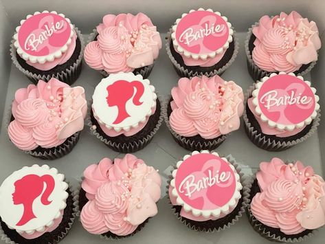 Barbie Cupcakes Ideas, Barbie Cupcakes, Peppa Pig Birthday Cake, Barbie Birthday Cake, Pig Birthday Cakes, Barbie Theme Party, 25th Birthday Parties, Cupcake Cake Designs, Cupcake Birthday Cake