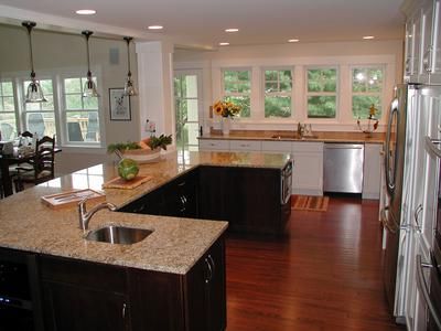 20+ Party-Ready Kitchens U Shaped Kitchen Island, Kitchen Layout U Shaped, Small U Shaped Kitchen, L Shape Kitchen Layout, Small L Shaped Kitchens, L Shaped Kitchen Designs, Kitchen Layouts With Island, Shaped Kitchen, L Shaped Kitchen