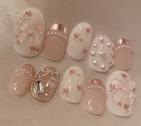 Manicure With Pearls, Clothes Transformation, Graduation Nail Art, Barbie Nails, Korean Nail Art, Fake Nails Designs, Dark Academia Clothes, Asian Nails, Academia Clothes