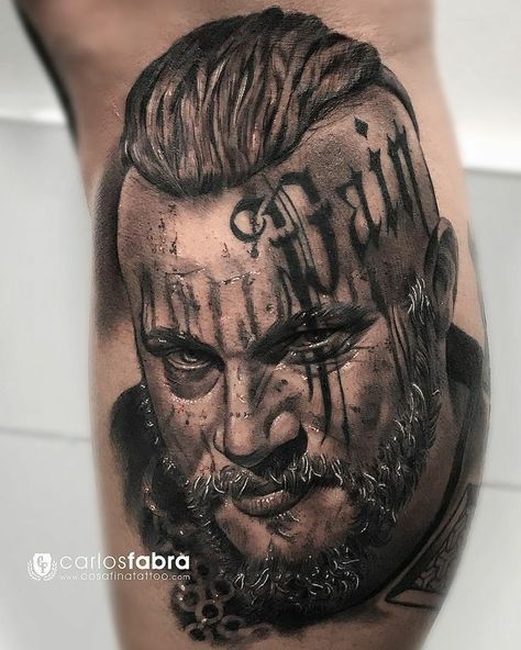 Tattoo Black Grey, Ragnar Lothbrok Tattoo, Arm Cover Up Tattoos, Black Grey Tattoo, Viking Tattoo Sleeve, Chicano Tattoos Sleeve, Vikings Ragnar, Maori Tattoo Designs