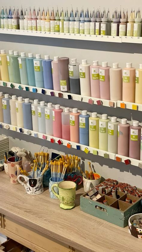 Aesthetic Pottery Studio, Pottery Workshop Ideas, Paint Your Own Pottery Studio, Pottery Room Ideas, Art Studio Design Workspaces, Pottery Shelves, Ceramics Room, Pottery Atelier, Pottery Room