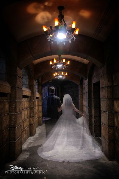 Disney bride and groom get into the Halloween spirit with a spooktacular portrait session at The Haunted Mansion. Photo: Amy, Disney Fine Art Photography Halloween Wedding Ideas, Halloween Weddings, Disney World Wedding, Halloween Themed Wedding, Disney Bride, Disney Fine Art, The Haunted Mansion, Disney Haunted Mansion, Space Wedding