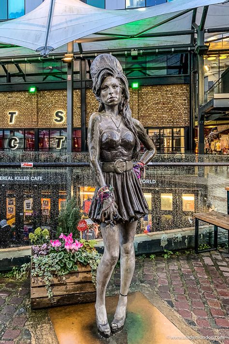 Amy Winehouse statue Best Places In London, Camden Lock, Punk Shop, Camden Market, Camden Markets, Camden Town, Madame Tussauds, London Places, London Calling