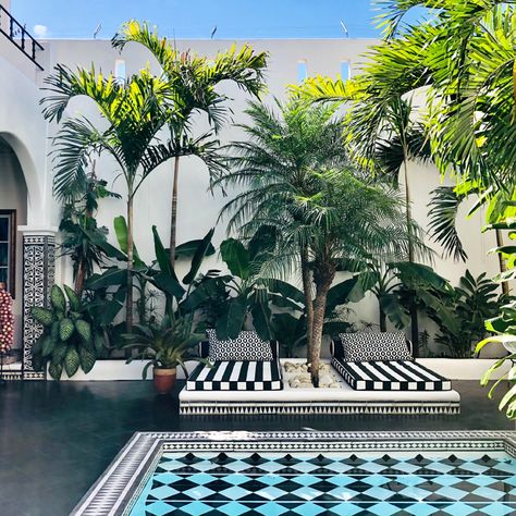 Black And White Pool, Poolside Design, White Pool, Granada Nicaragua, Mediterranean Interior Design, Mediterranean Interior, Beautiful Outdoor Spaces, Swimming Pool Designs, Hotel Interior