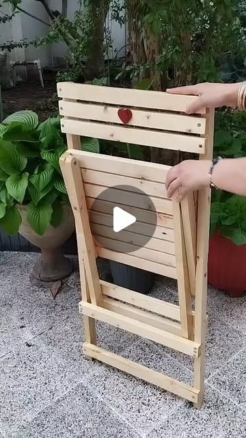 Diy Furniture Chair, Wooden Folding Chairs, Outdoor Folding Chairs, Diy Sofa Table, Carpentry Diy, Folding Furniture, Furniture Design Living Room, Funky Painted Furniture, Diy Furniture Table