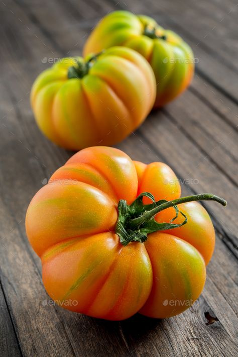 Tomato Reference Photo, Fruit References, Tomato Photography, Chrysanthemum Flower Drawing, Food References, Nature Reference, Vegetables Photography, Vegetable Pictures, Life Drawing Reference