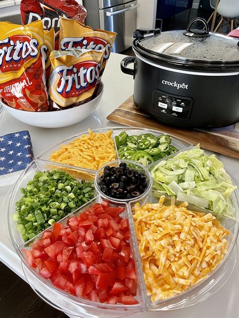 This lazy susan keeps the taco toppings on ice and fresh for hours. Taco Board, Crowd Food, Food Bar Ideas, Taco Bar Party, Taco Toppings, Charcuterie Ideas, Potluck Ideas, Bowl Party Food, Party Food Buffet