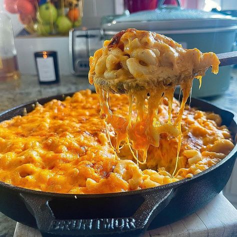 Southern Cast Iron on Instagram: “Believe us when we say the best way to cook mac and cheese is in a cast iron skillet. This gooey goodness by @auntie.loren is proof! 🧀🧀…” Mac And Cheese Black People, Cast Iron Mac And Cheese, Skillet Mac And Cheese, Mac And Cheese Recipe, Mac N Cheese Recipe, Cabin Life, Cast Iron Skillet, Iron Skillet, Mac And Cheese