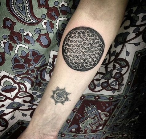 Bring Me The Horizon- Sempiternal tattoo by Hannah Snowdon Sempiternal Tattoo, Bmth Tattoo, Left Arm Tattoos, Lyric Tattoos, Original Tattoos, Old Tattoos, Tattoo Meaning, Makeup Tattoos, American Traditional Tattoo