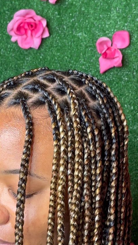 Color Combo Knotless Braids, Color Combinations For Knotless Braids, Color 27/30 Knotless Braids, Natural Braid Colors, 4/27/30/613 Box Braids, Medium Honey Blonde Knotless Braids, Color 4 And 27 Braids, 4 And 27 Knotless Braids, 2/27/30 Braids