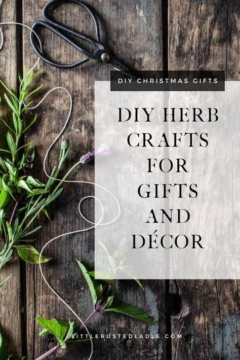 Plant Gifts Diy, Herb Crafts To Sell, Basil Gift Ideas, Herb Ornaments, Herb Wreath Diy, Rosemary Decor, Rosemary Gifts, Herb Crafts, Herb Decor